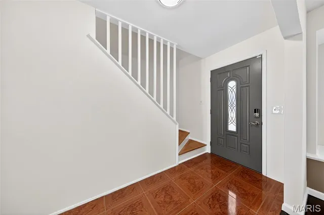 $250,000 | 2042 Shoreham Drive, Florissant, MO 63033