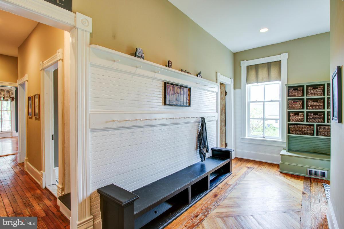 7373 Damascus Road Gaithersburg, MD 20882 - Photo 22 of 27 Back Door Foyer