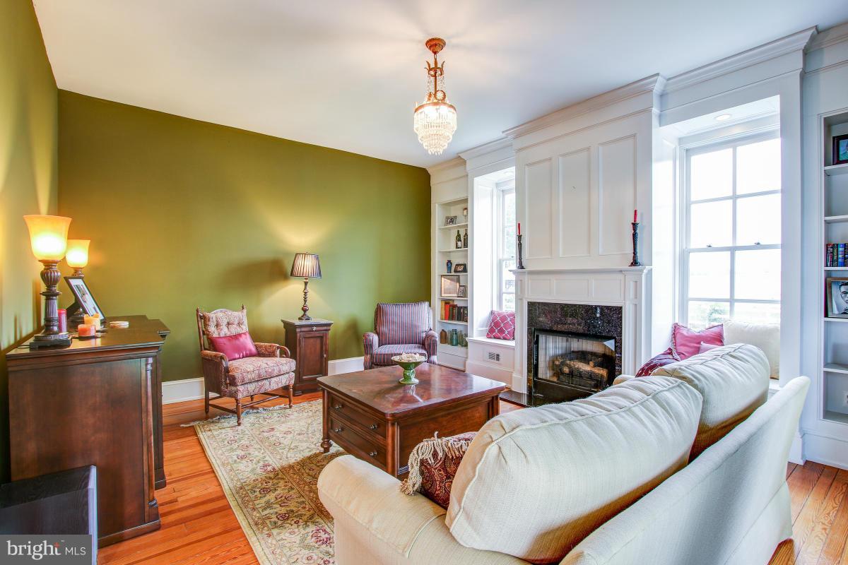 7373 Damascus Road Gaithersburg, MD 20882 - Photo 8 of 27 Living Room