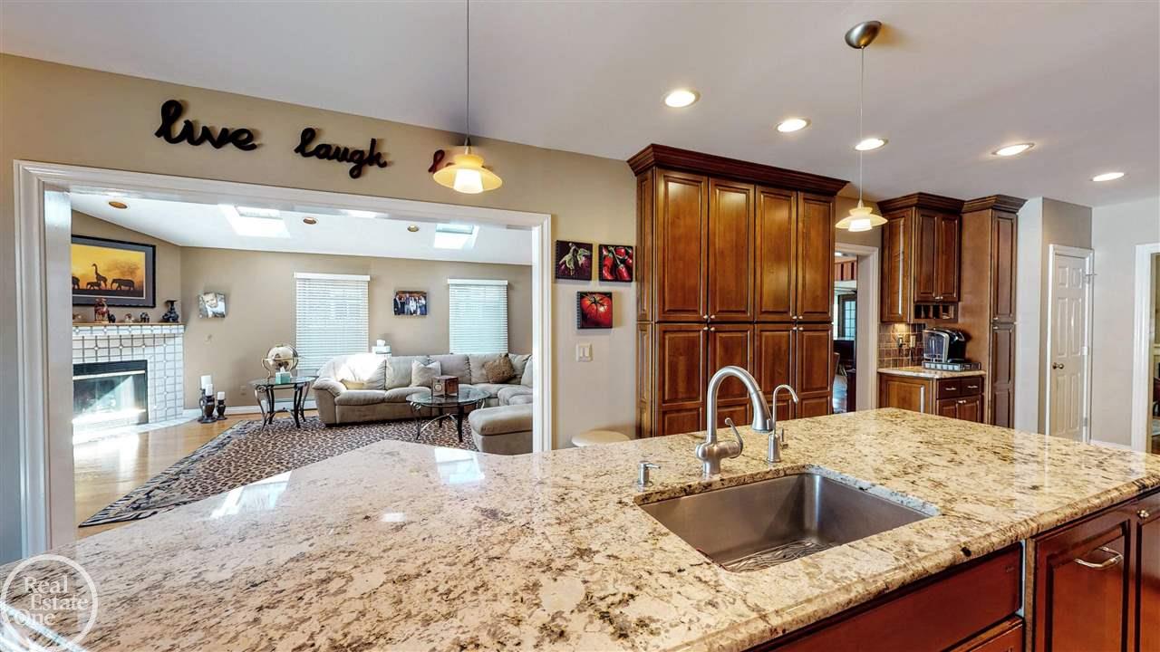 246 Ridgemont Road Grosse Pointe, MI 48236 - Photo 11 of 28 50010364-10.JPG