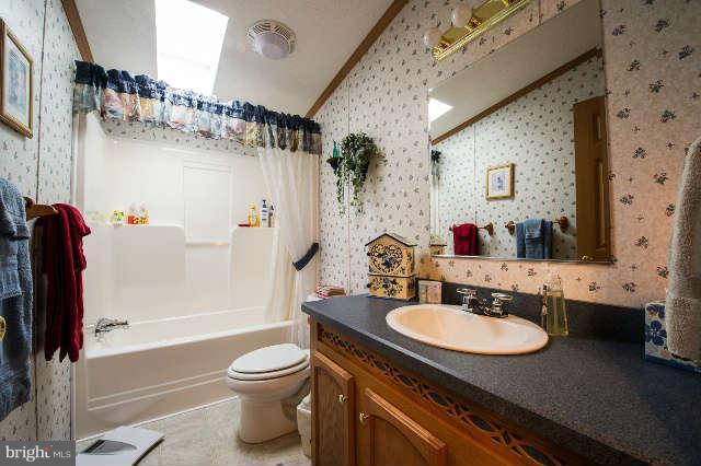 7959 Telegraph Road, Unit 21B Severn, MD 21144 - Photo 14 of 18 Hall Bath