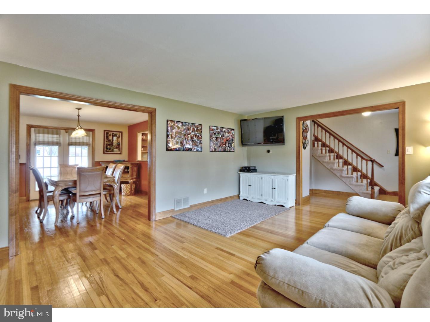37 Elmgate Road Evesham, NJ 08053 - Photo 11 of 25 Living Room