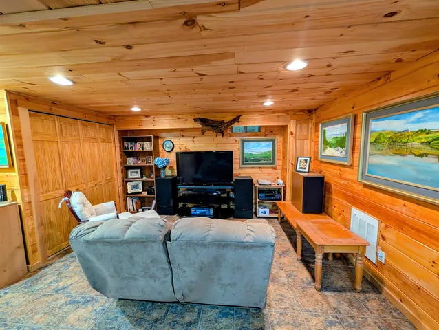 $419,900 | 247 Valley Road, Haverhill, NH 03785