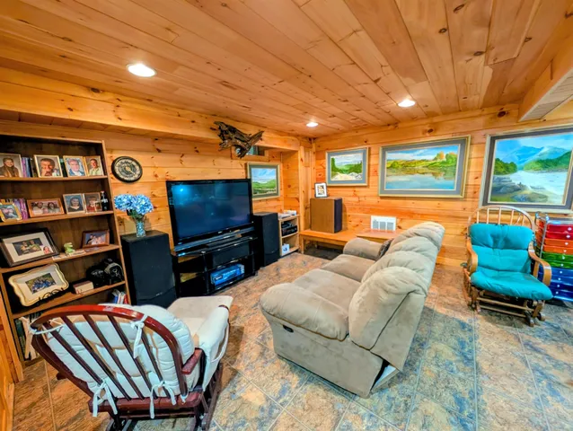 $419,900 | 247 Valley Road, Haverhill, NH 03785