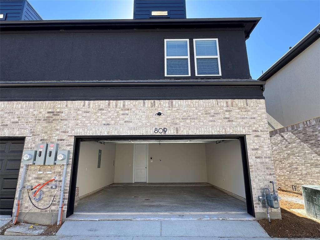 809 Meadowcrest Drive Plano, TX 75075 - Photo 30 of 30 a kitchen with a oven and a sink