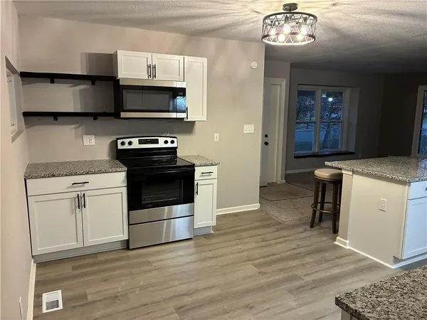 $264,900 | 1910 South Lee's Summit Road, Independence, MO 64050