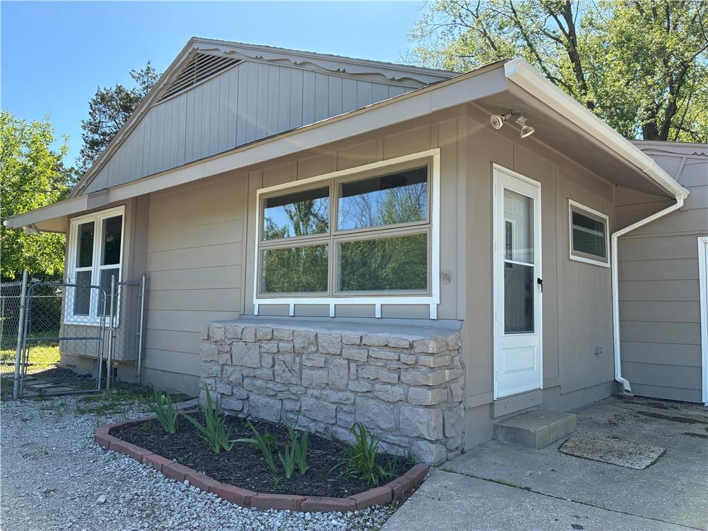 1910 South Lee's Summit Road Independence, MO 64050 - Photo 2 of 23