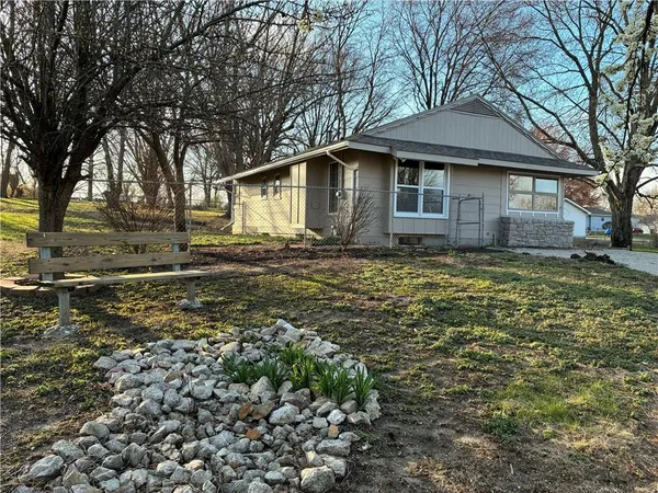 $264,900 | 1910 South Lee's Summit Road, Independence, MO 64050