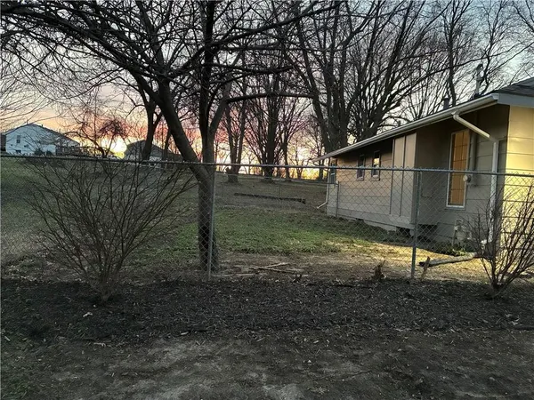 $264,900 | 1910 South Lee's Summit Road, Independence, MO 64050