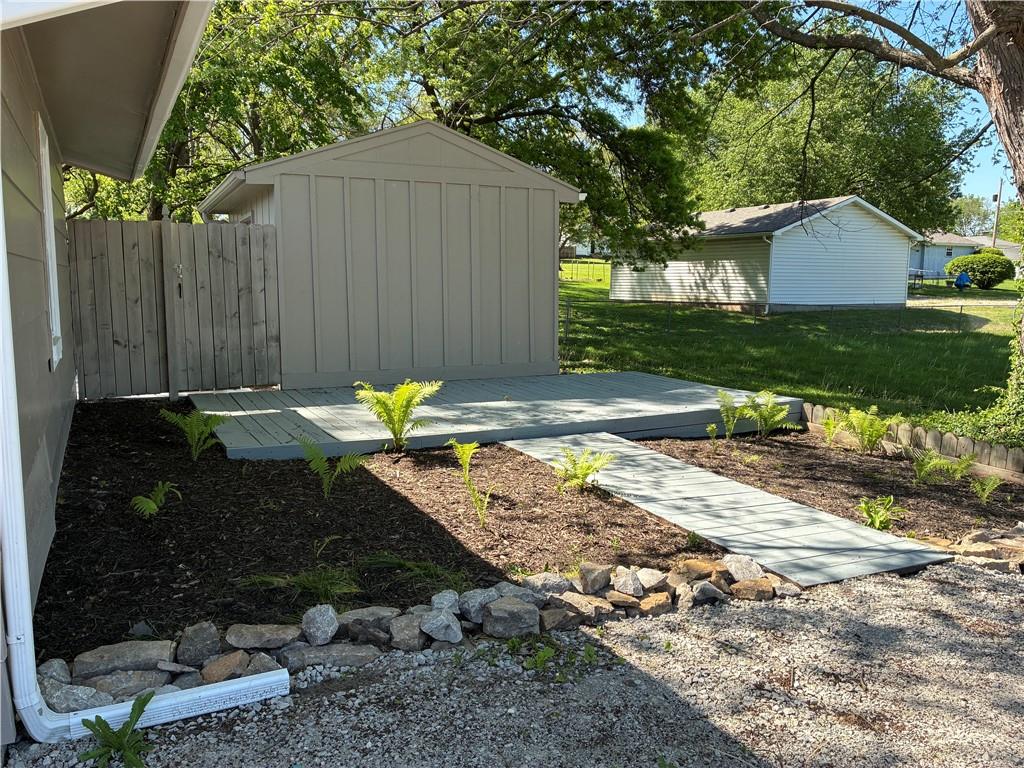 1910 South Lee's Summit Road Independence, MO 64050 - Photo 5 of 23