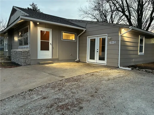 $264,900 | 1910 South Lee's Summit Road, Independence, MO 64050