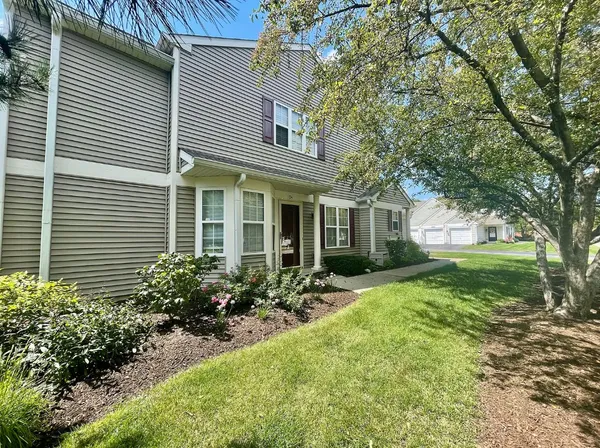 $2,300 | 2219 Waterleaf Court, Unit 104, Naperville, IL 60564