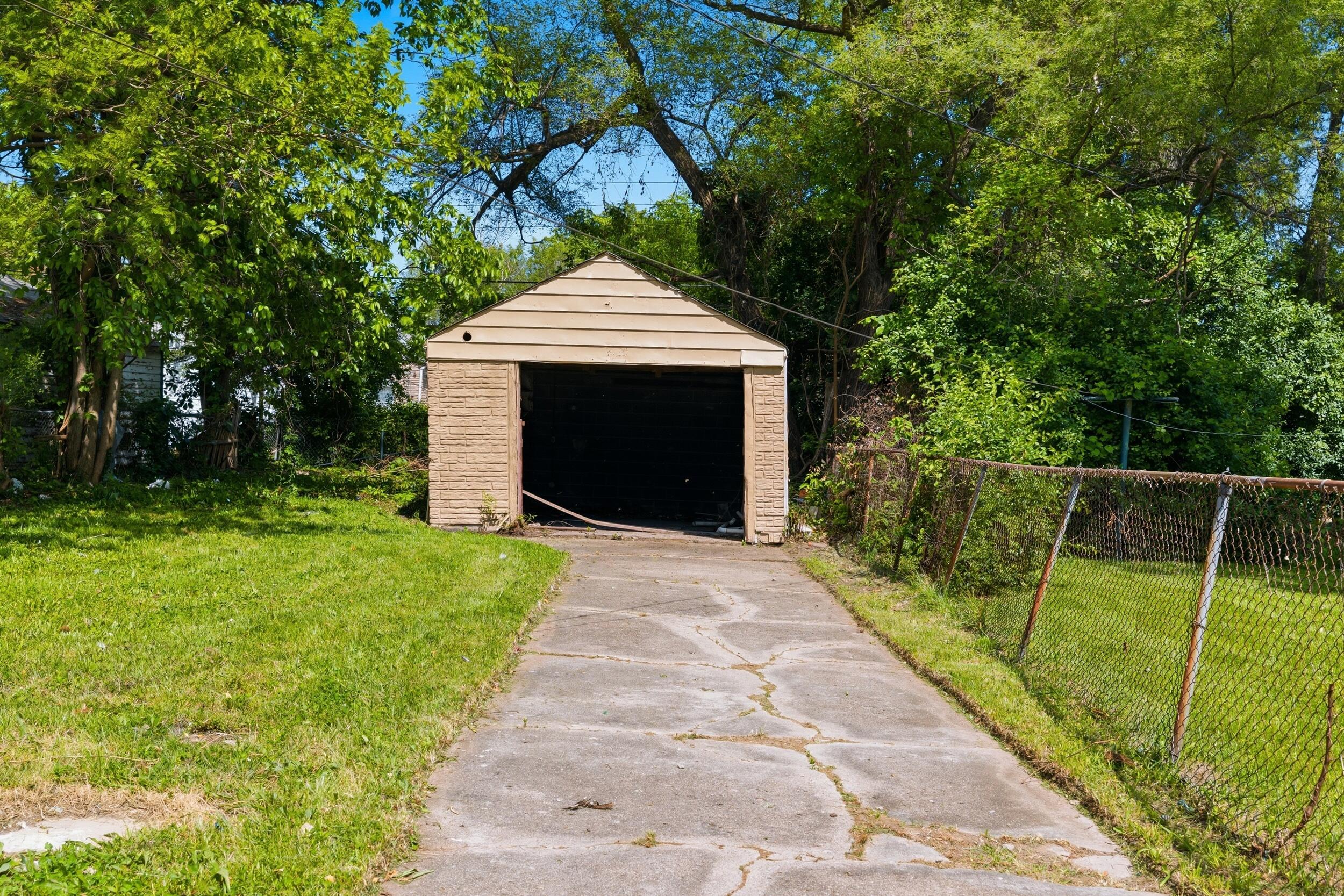 6816 Evergreen Road Detroit, MI 48228 - Photo 27 of 27 garage_002