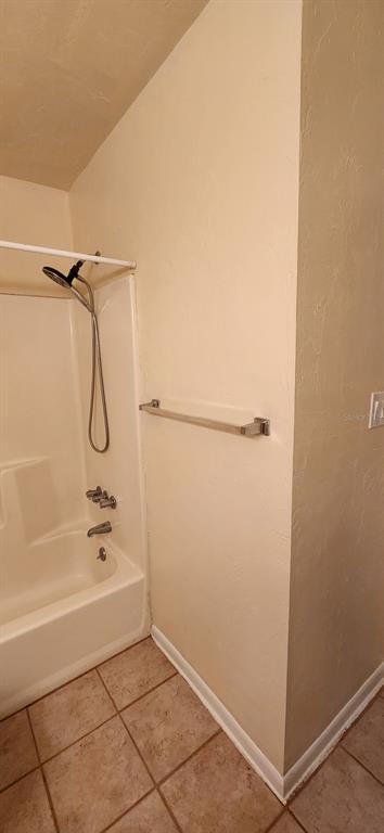 85 Southeast 16th Avenue, Unit F301 Gainesville, FL 32601 - Photo 12 of 15 a bathroom with a bathtub