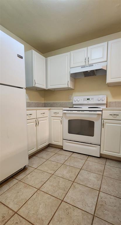 85 Southeast 16th Avenue, Unit F301 Gainesville, FL 32601 - Photo 3 of 15 a kitchen with cabinets and white stainless steel appliances