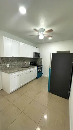 $2,350 | 1770 Northwest 19th Terrace, Unit G, Miami, FL 33125