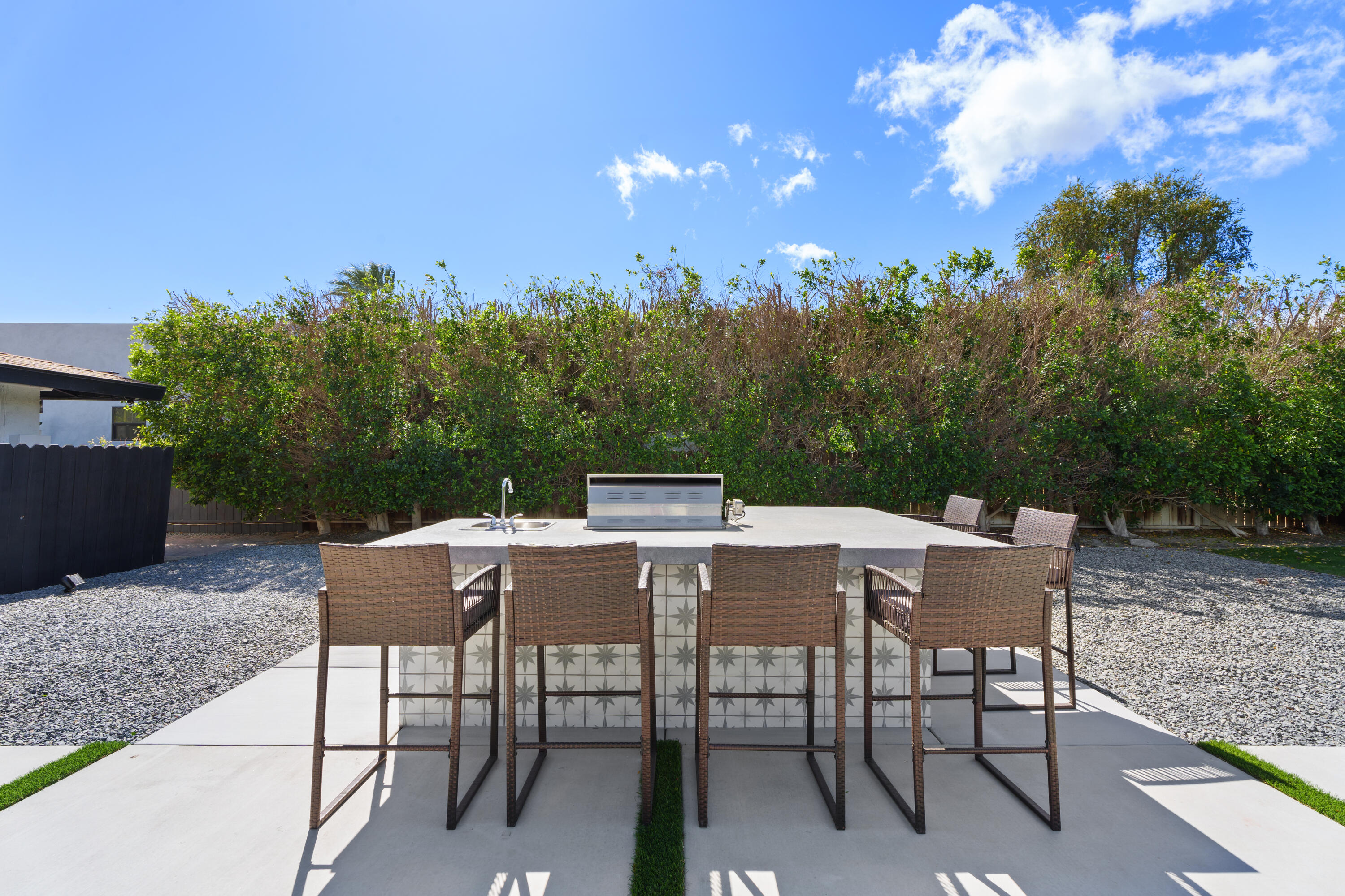 37081 Palmdale Road Rancho Mirage, CA 92270 - Photo 39 of 46 a view of a patio with a table and chairs