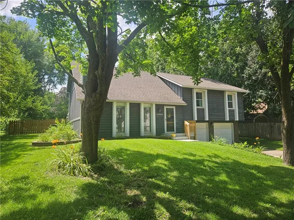 $335,000 | 12806 South Seminole Drive, Olathe, KS 66062