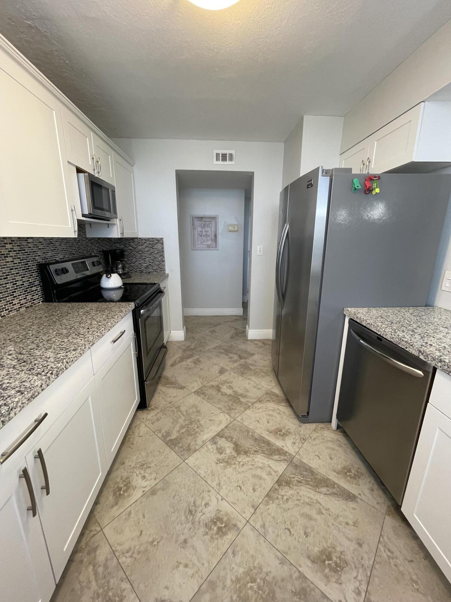 955 Dotterel Road, Unit 2511 Delray Beach, FL 33444 - Photo 2 of 18 955 Dotterel - Kitchen4
