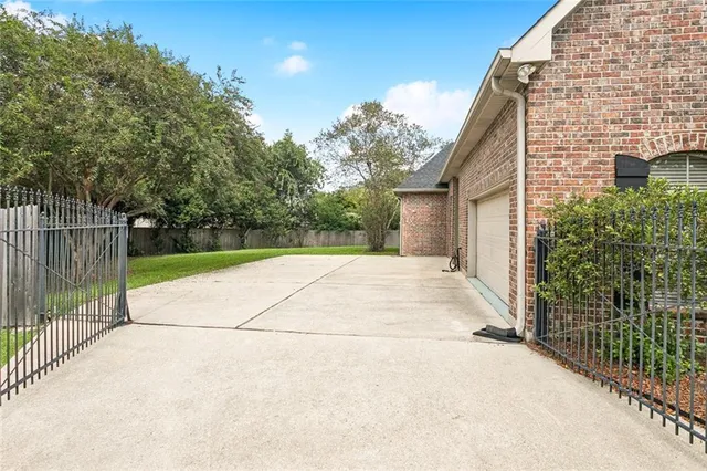 $599,999 | 1516 Aristocrat Court, Covington, LA 70433