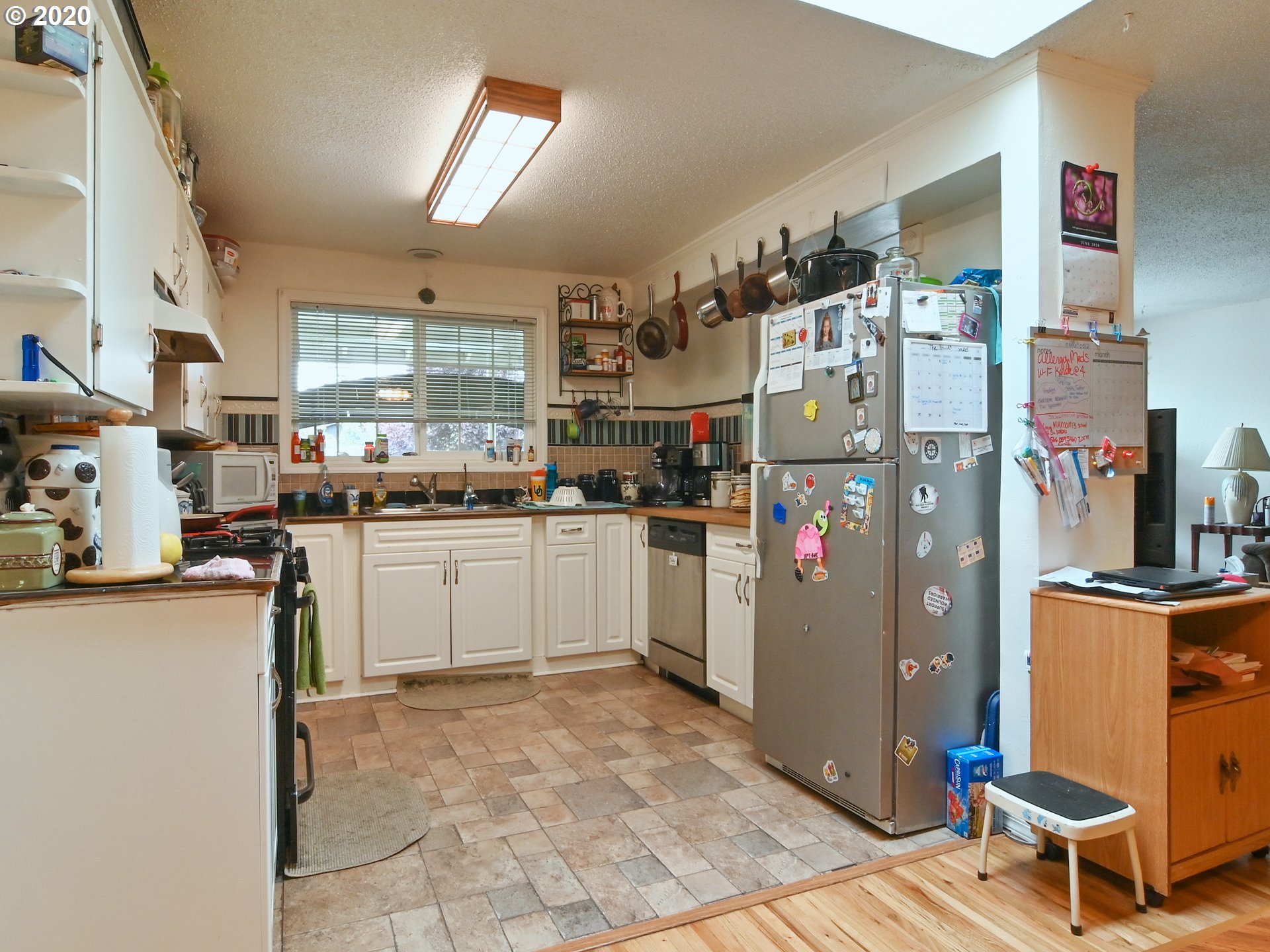1077 Pleasant Street Springfield, OR 97477 - Photo 11 of 28