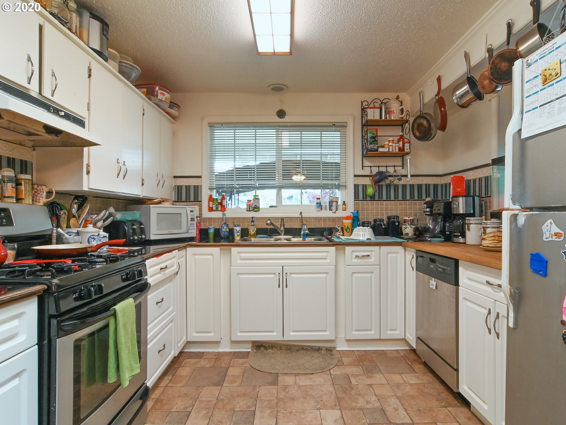 1077 Pleasant Street Springfield, OR 97477 - Photo 12 of 28