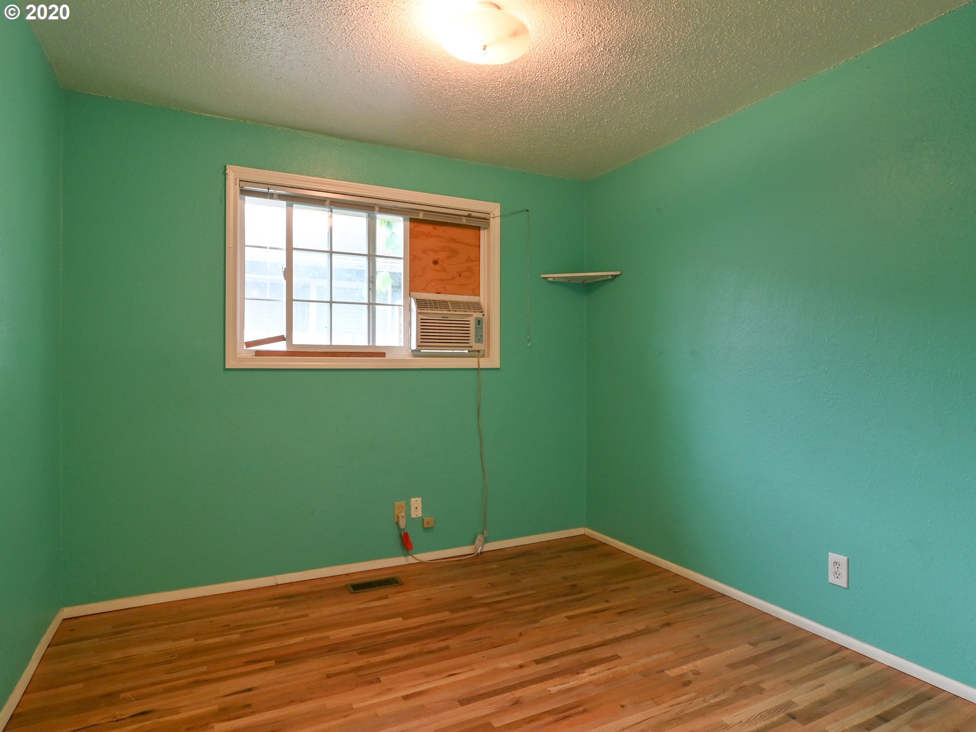1077 Pleasant Street Springfield, OR 97477 - Photo 16 of 28
