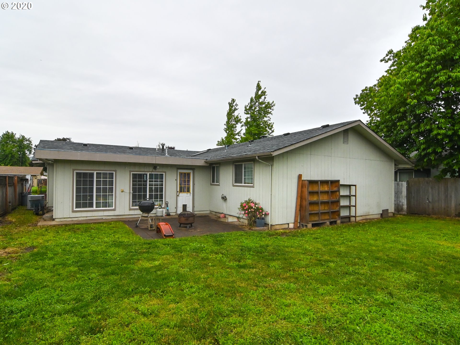 1077 Pleasant Street Springfield, OR 97477 - Photo 26 of 28
