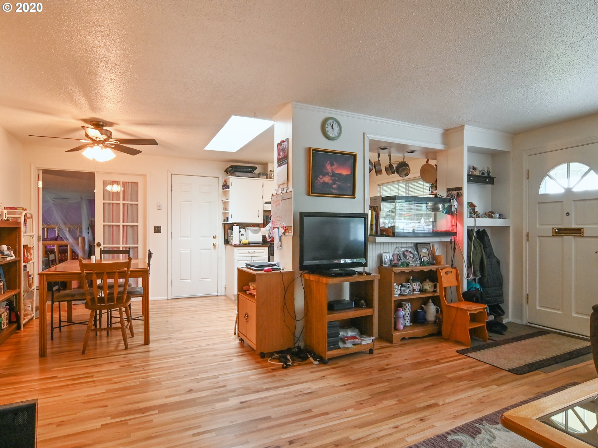 1077 Pleasant Street Springfield, OR 97477 - Photo 7 of 28