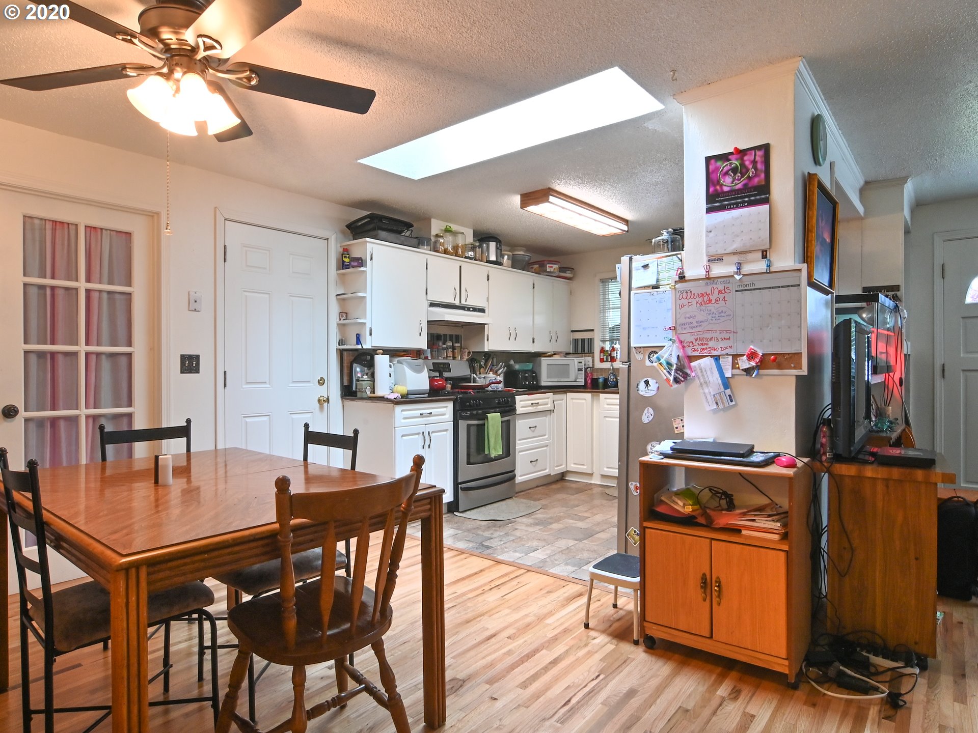 1077 Pleasant Street Springfield, OR 97477 - Photo 10 of 28