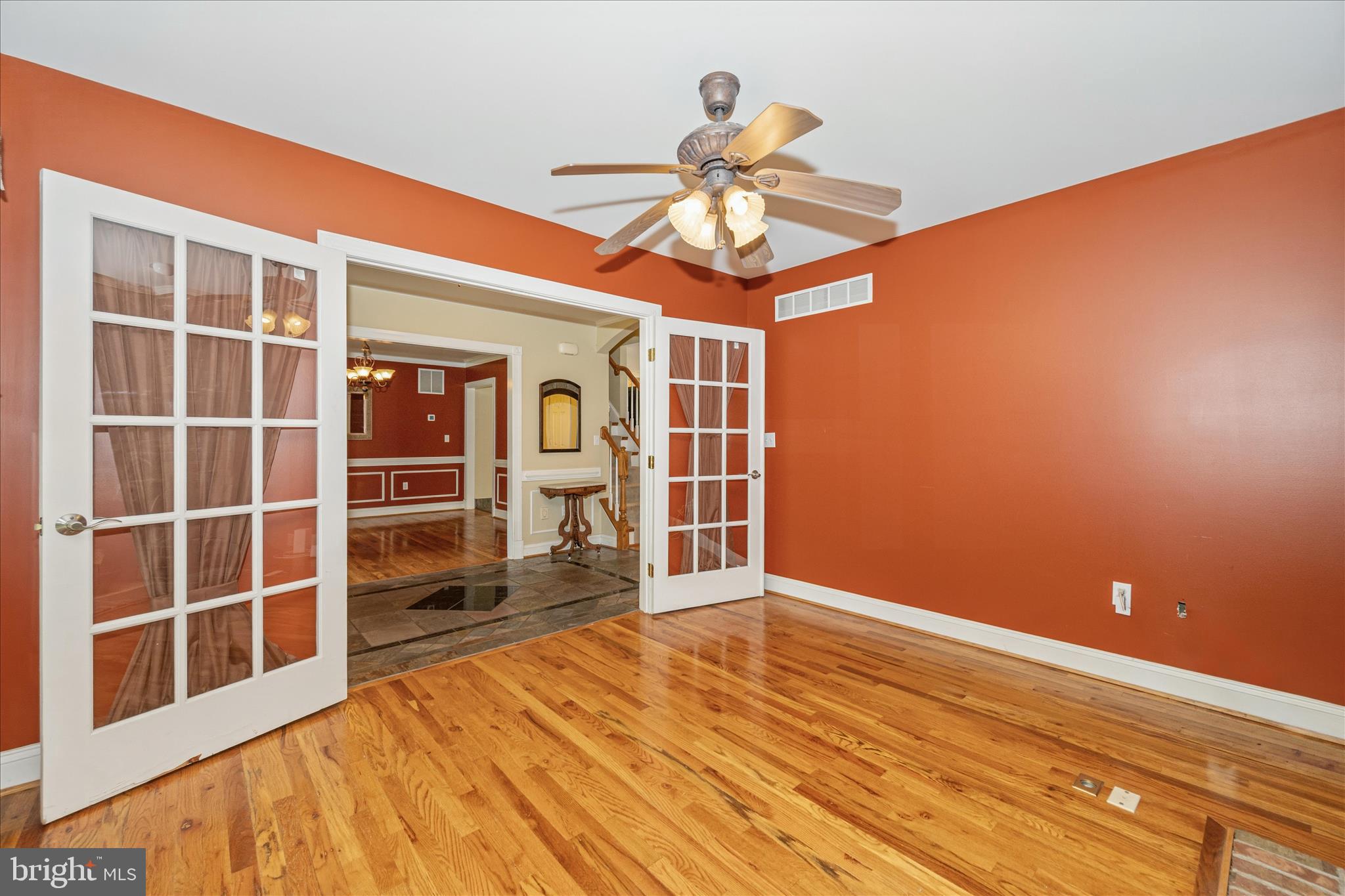 18400 New Cut Road Mount Airy, MD 21771 - Photo 8 of 86 Living Room