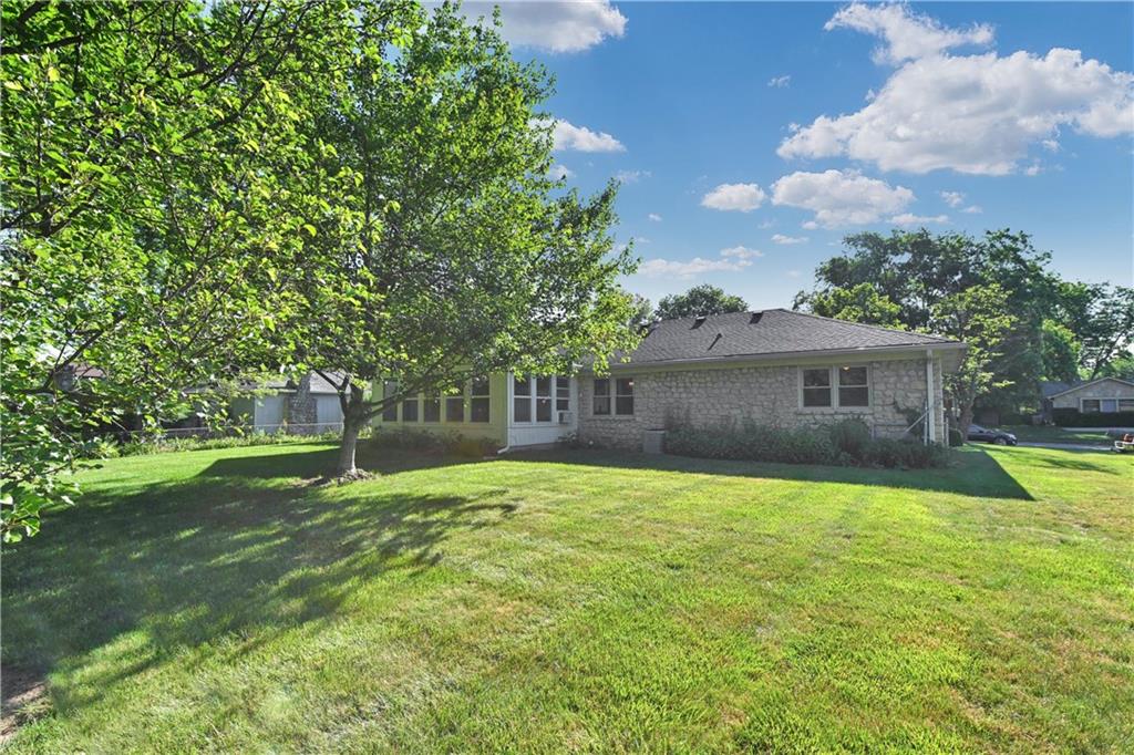 8502 Harrington Road Indianapolis, IN 46256 - Photo 2 of 45 Gallery Image 2