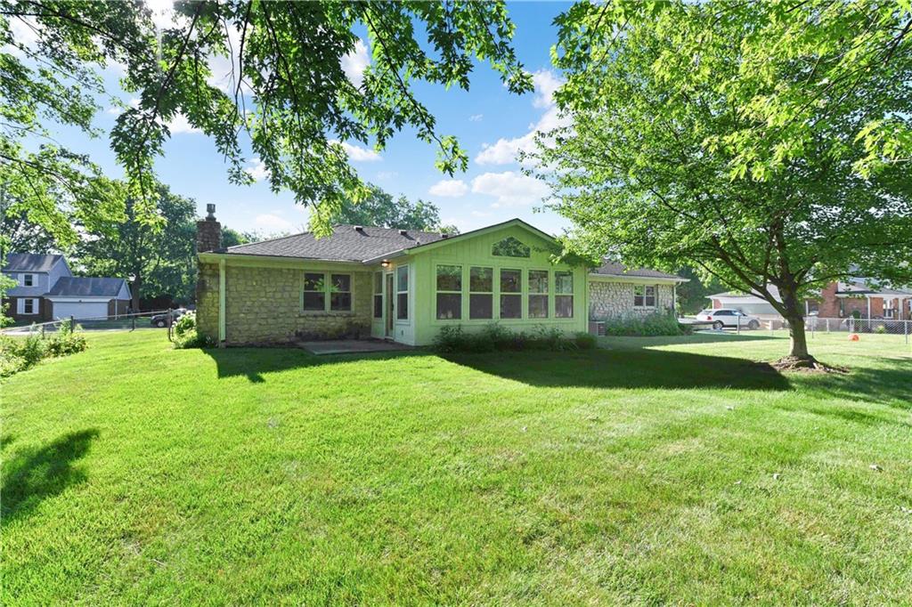 8502 Harrington Road Indianapolis, IN 46256 - Photo 4 of 45 Gallery Image 4