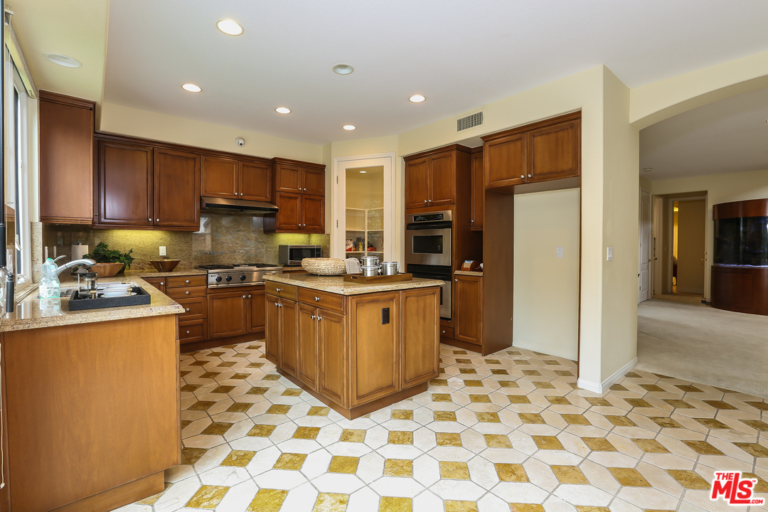 7828 West 83rd Street Playa del Rey, CA 90293 - Photo 11 of 25 Gallery Image 11