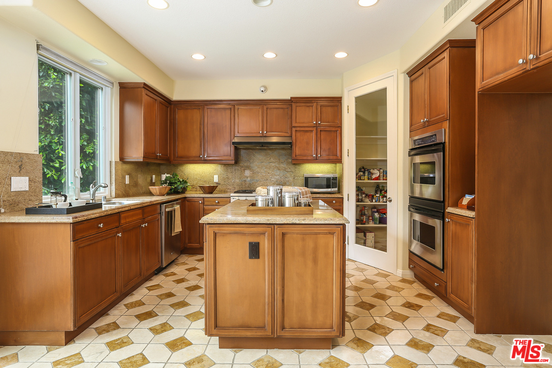 7828 West 83rd Street Playa del Rey, CA 90293 - Photo 10 of 25 Gallery Image 10