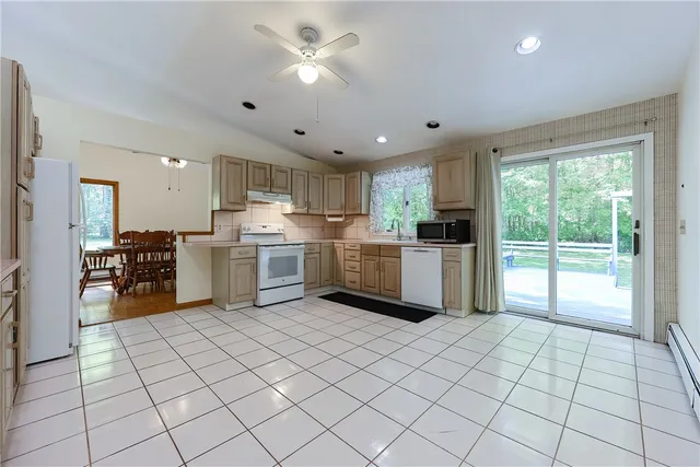 $750,000 | 85 Indian Trail, Glocester, RI 02814