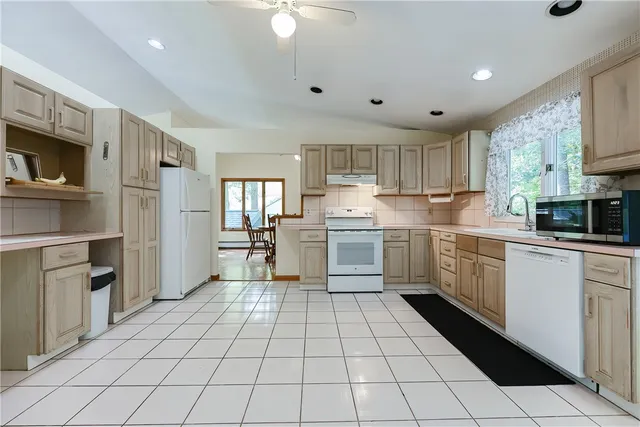 $750,000 | 85 Indian Trail, Glocester, RI 02814