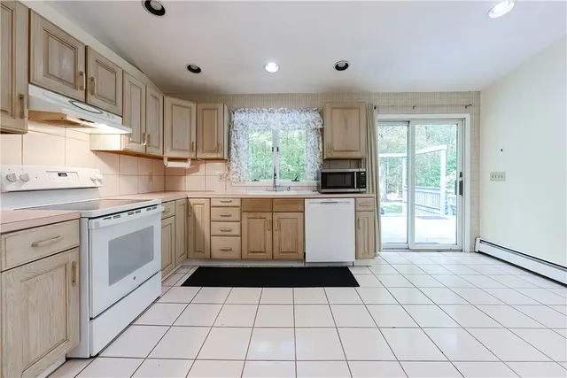 $750,000 | 85 Indian Trail, Glocester, RI 02814