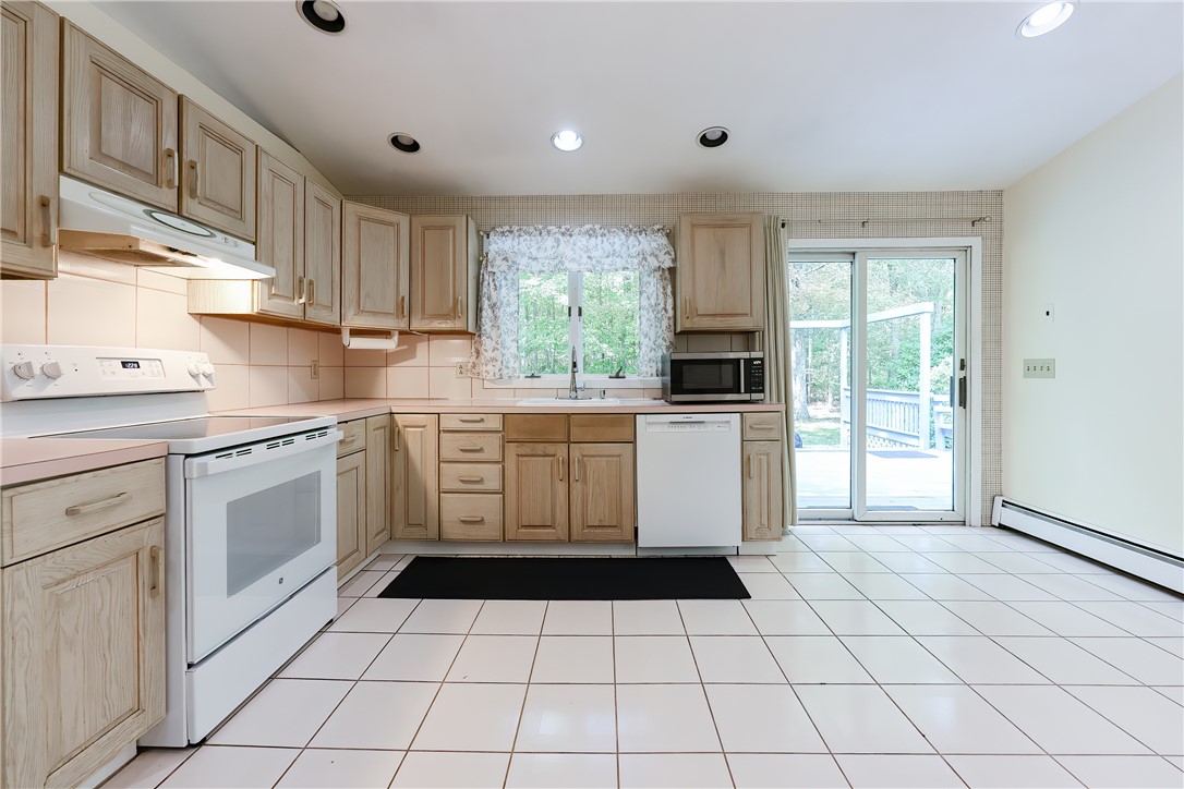 85 Indian Trail Glocester, RI 02814 - Photo 9 of 50