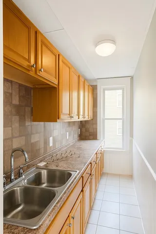 $2,350 | 21 Henchman Street, Unit 3, Worcester, MA 01605