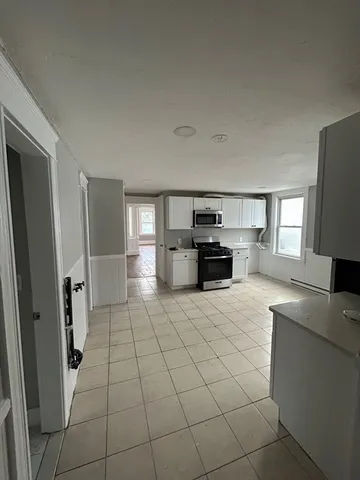 $2,350 | 21 Henchman Street, Unit 3, Worcester, MA 01605