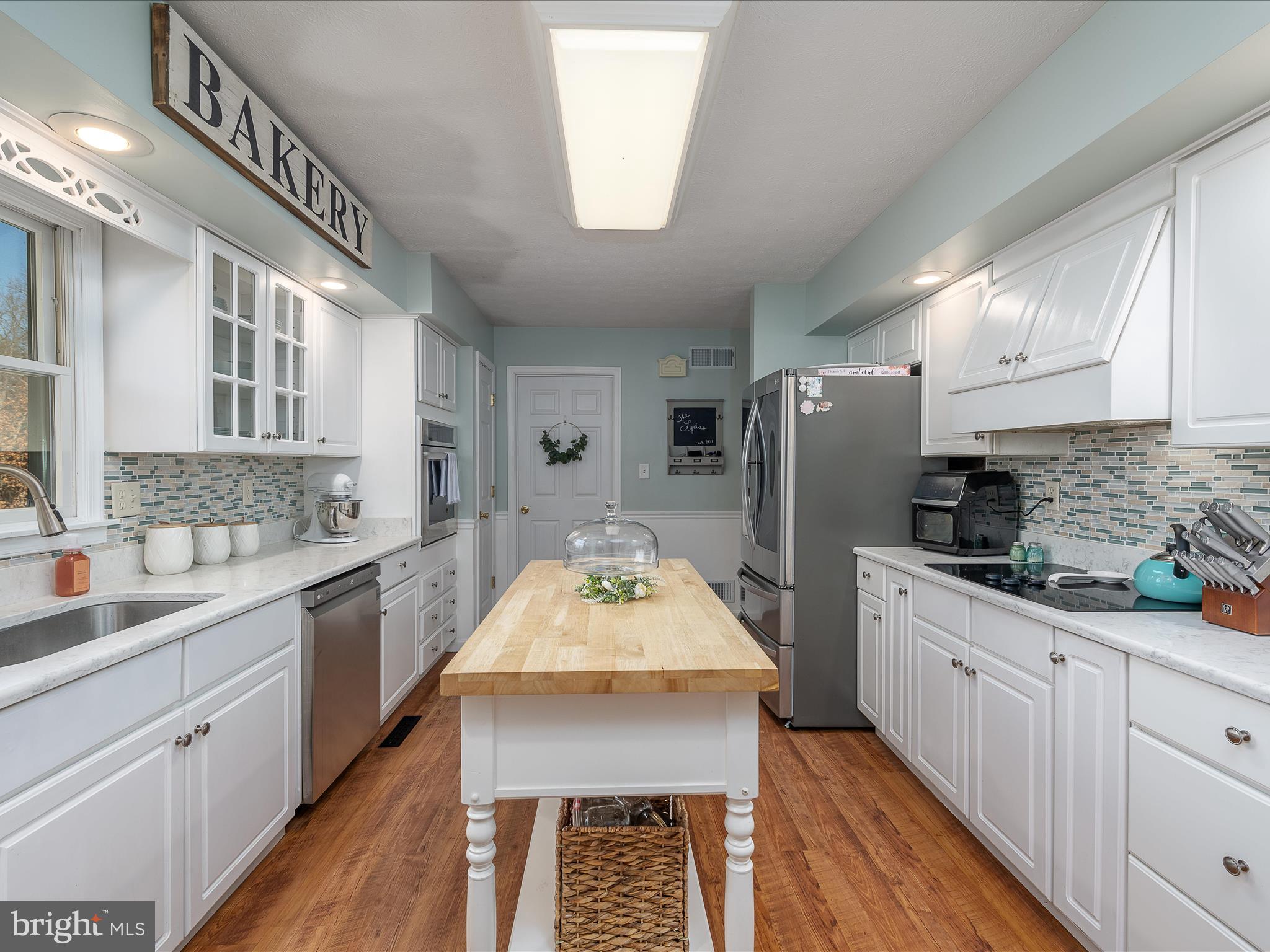 319 Ridge View Drive Berkeley Springs, WV 25411 - Photo 7 of 46 Kitchen