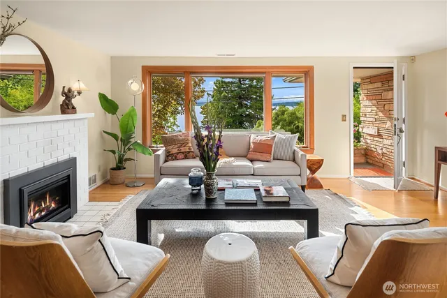$1,450,000 | 2650 Perkins Lane West, Seattle, WA 98199