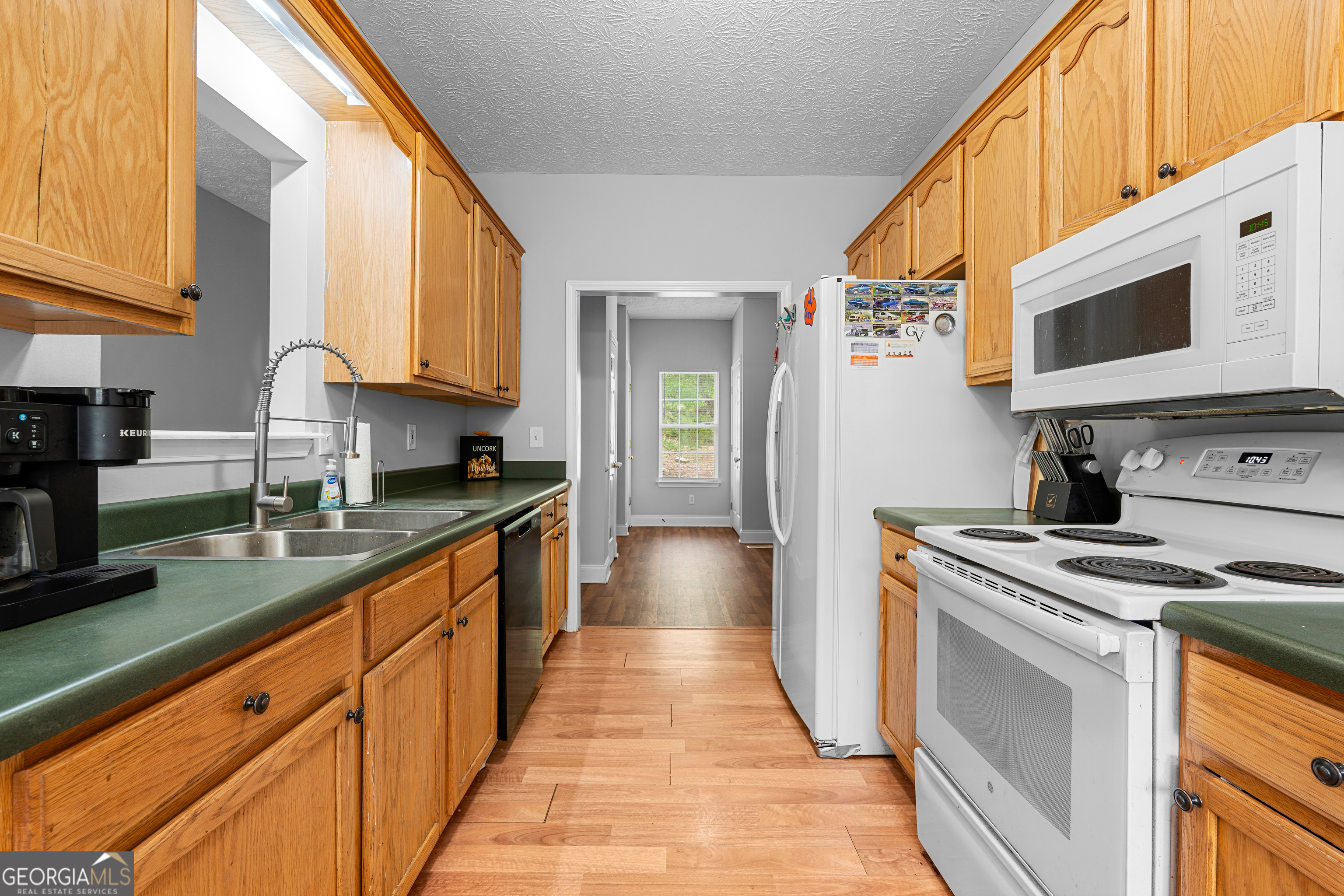 35 South Robin Lane Newnan, GA 30263 - Photo 15 of 50 a kitchen with stainless steel appliances granite countertop a stove and a sink