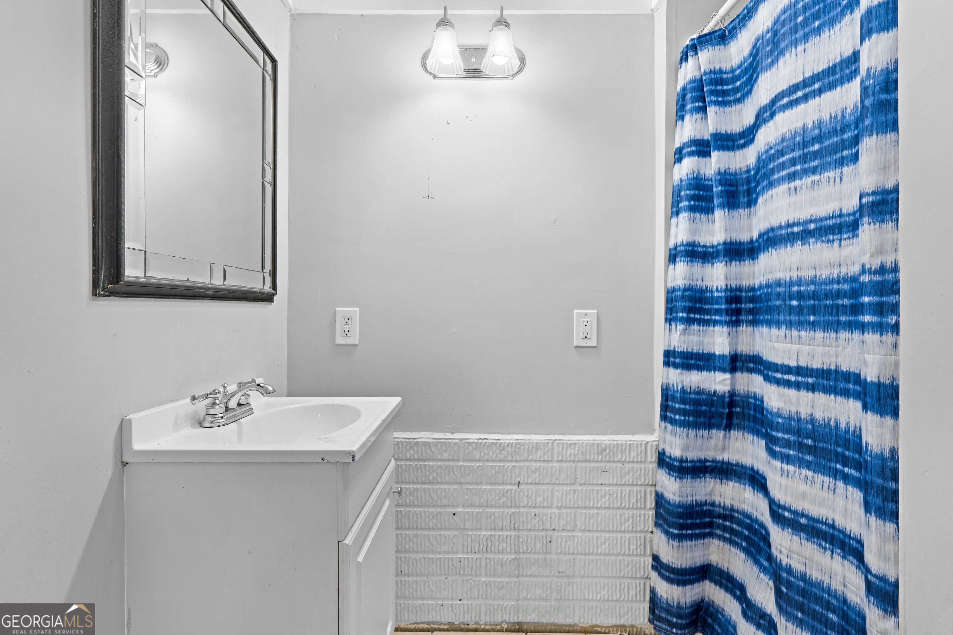 35 South Robin Lane Newnan, GA 30263 - Photo 38 of 50 a bathroom with a sink and a mirror