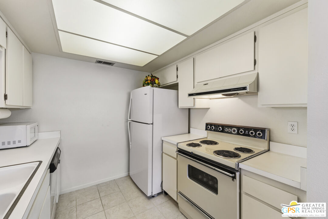 1111 East Ramon Road, Unit 13 Palm Springs, CA 92264 - Photo 11 of 27 Gallery Image 11