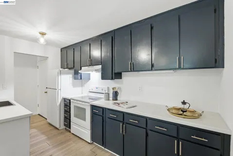 $385,000 | 955 Shorepoint Court, Unit 100, Alameda, CA 94501