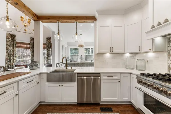a view of a livingroom with furniture hardwood floor and a ceiling fan