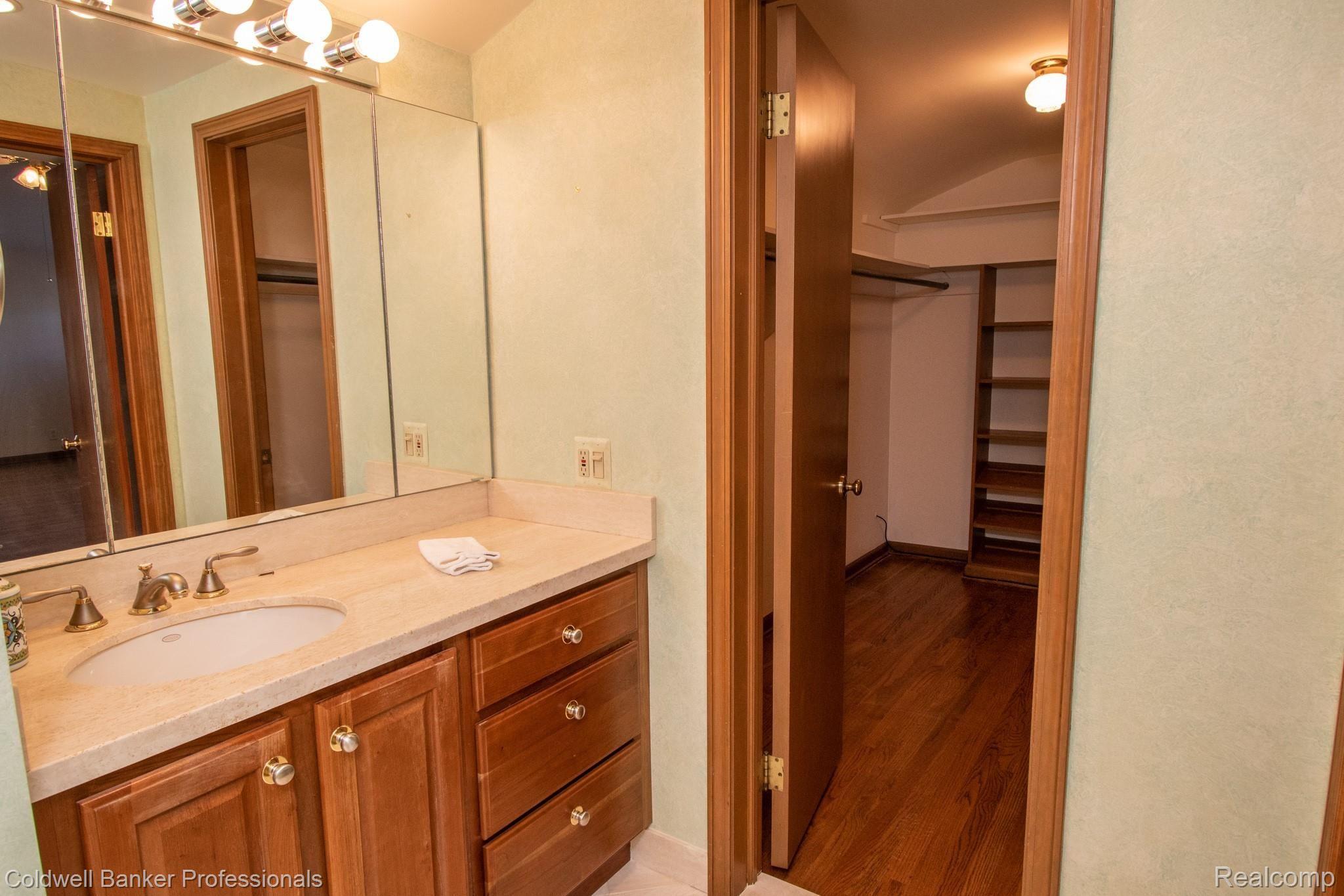 65 South Duval Road Grosse Pointe, MI 48236 - Photo 23 of 40 20200511-DSC_6152.jpg