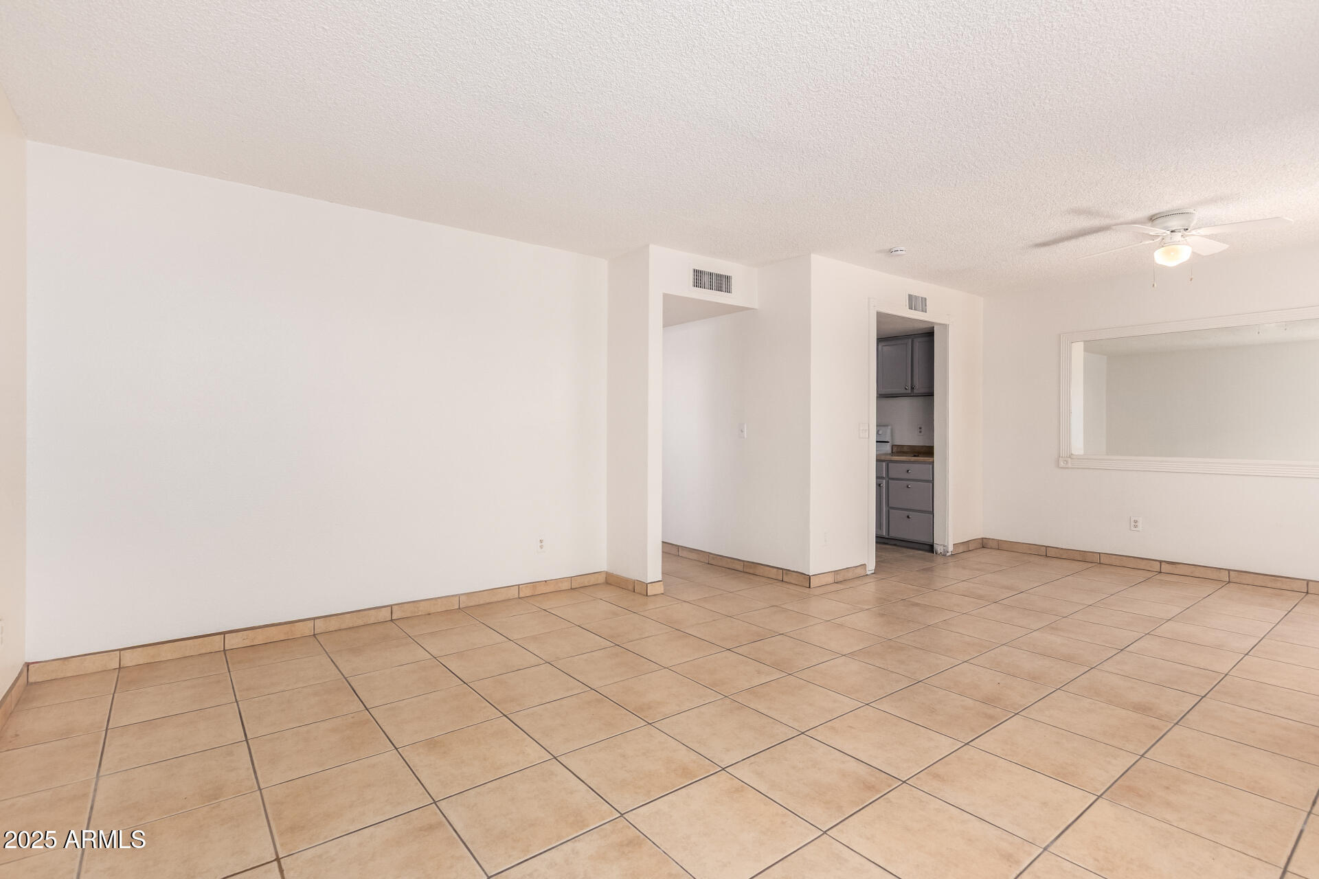 2674 North 43rd Avenue, Unit D Phoenix, AZ 85009 - Photo 5 of 19